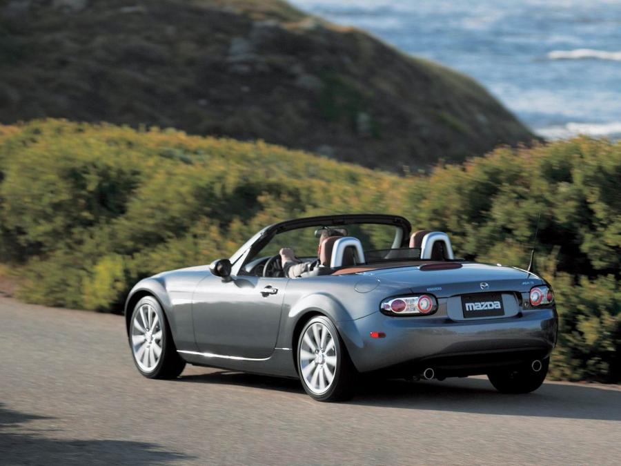  Mazda MX-5 Roadster Coupe 2006 года  (фото 18 из 212)